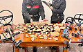 Va col metal detector a caccia clandestina di reperti archeologici e se li porta a casa: sequestrate monete, statuette e medaglie
