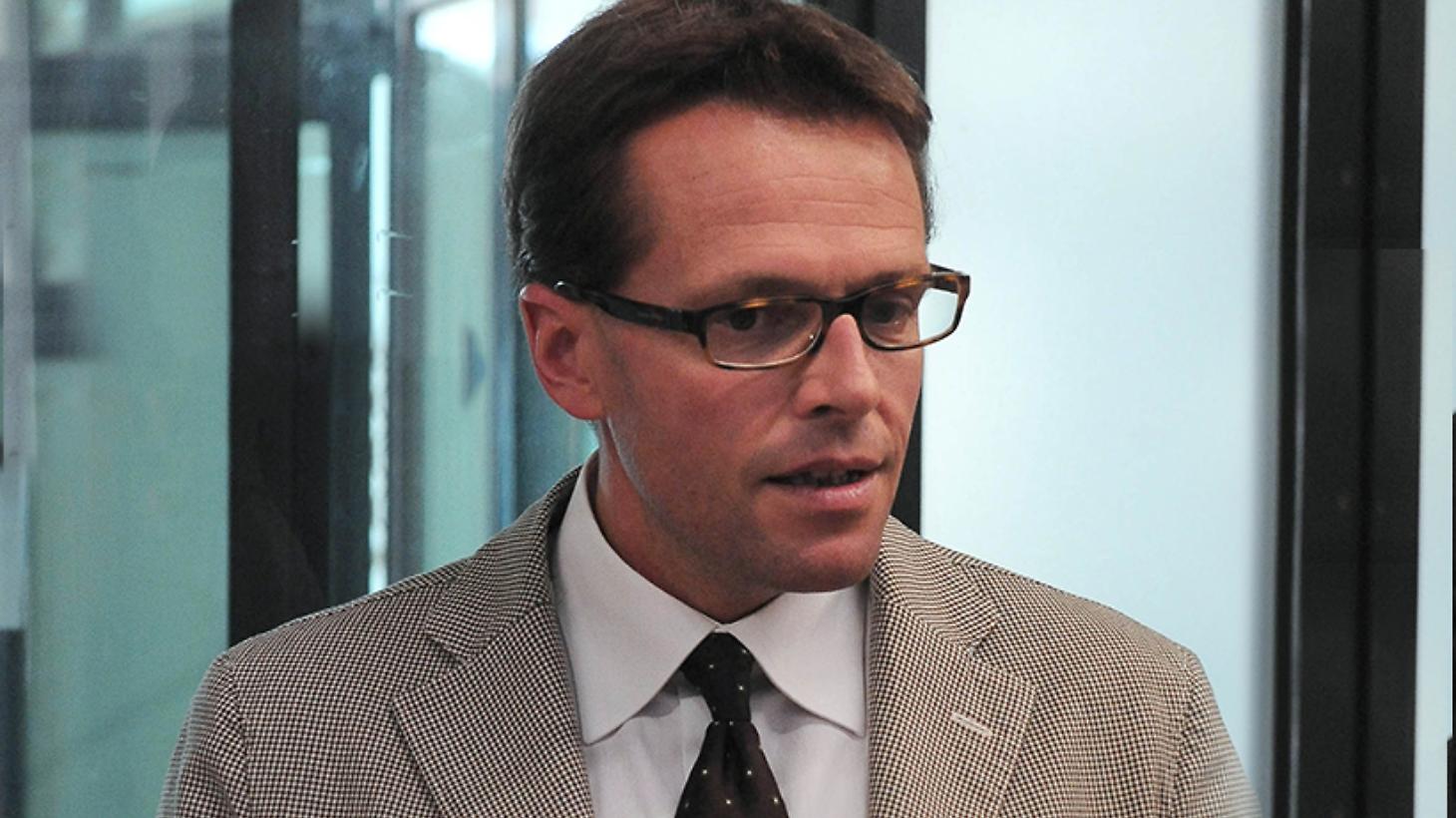 David Rossi, la perizia: "Ferite al volto causate da una pressione esterna sui fili antipiccione"