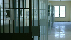 Agente aggredito in carcere, la polizia penitenziaria in stato di agitazione: "Immediate iniziative per un lavoro sicuro e dignitoso"