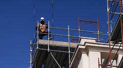 Mancano le protezioni per i lavoratori nel cantiere, sospesa azienda edile