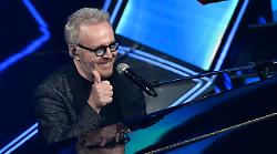 Umberto Tozzi, altre 4 date del tour nei palasport in Italia: l'addio alla scena live si allunga, le date