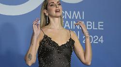 Chiara Ferragni &egrave; tornata single? Silvio Campara paparazzato insieme alla moglie e ai figli