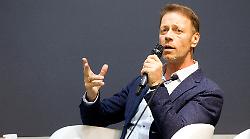 Rocco Siffredi a Ciao Maschio: "Stefano De Martino e Francesco Totti potrebbero essere i miei eredi: hanno il dono". Poi i complimenti a Nunzia De Girolamo e le lacrime