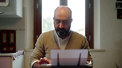 Loris Babbini, chi &egrave; il contadino poeta che cerca moglie. Animo romantico e grande passione per la scrittura