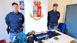 Furti nelle case, la Polizia arresta due italiani: avevano un revolver in macchina