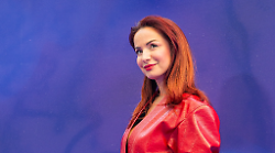 Andrea Delogu&nbsp;e l'infanzia a San Patrignano. La storia dei genitori accolti da Vincenzo Muccioli per superare la dipendenza dalle droghe