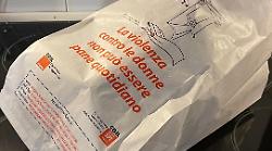Sulle buste del pane un no alla violenza sulle donne