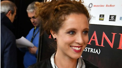 L'attrice Gandini e l'assessore Papi: "No alla violenza sulle donne, vi aspettiamo al Santa Maria"