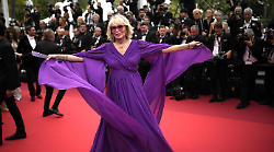 Amanda Lear e quella promessa: "Il patrimonio? lo lascerò ai miei gatti". Chi è l'icona senza tempo e musa di Salvador Dalì