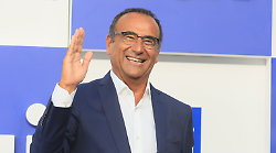 Sanremo 2026, ecco i favoriti secondo i bookmakers. Una sorpresa al comando, le quote. Erede di Carlo Conti: un nome in pole, chi &egrave; l'outsider