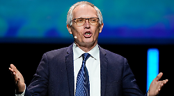 Carlos Tavares, la collezione di auto, la passione per le corse, l'amicizia con l'ex premier portoghese. Moglie e tre figli: chi è il manager che si è dimesso da ad di Stellantis