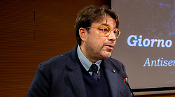 Opera di Cattelan imbrattata, Tomaso Montanari: "Nessun danno"