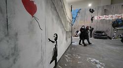 Banksy torna con una nuova opera d'arte. Ma quali sono quelle più celebri? Ecco dove si trovano: la classifica