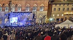 Capodanno a Siena, due persone sanzionate per i botti in piazza del Campo