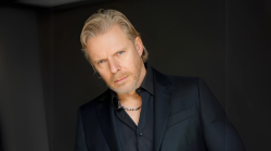 Kaspar Capparoni ospite a La Volta Buona su Rai 1 da Caterina Balivo: l'attore nel 2003 era stato arrestato e poi assolto