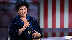 Marisa Laurito ospite di Francesca Fialdini a Da noi... a ruota libera, chi &egrave;: la carriera tra cinema, teatro e televisioni e tutti gli amori dell'attrice