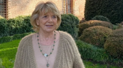 Laura Efrikian ospite di Caterina Balivo a La volta buona: gli esordi in rai, la carriera da attrice, il matrimonio con Gianni Morandi