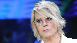 C'è posta per te stasera in tv sabato 11 gennaio su Canale 5: ospiti e anticipazioni della prima puntata condotta da Maria De Filippi