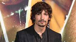 Pierdavide Carone a Ora o mai più, chi è: da Amici al Festival di Sanremo insieme a Lucio Dalla, poi la malattia
