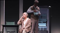 Lunetta Savino porta in scena al teatro dei Rinnovati le tristezze e le delusioni de La Madre