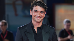 Giacomo Giorgio ospite di Silvia Toffanin a Verissimo, chi &egrave;: la carriera, il successo con Mare Fuori e il presunto flirt con Beatrice Vendramin