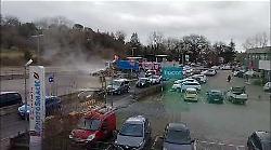L'incendio nella zona commerciale di Siena in via Massetana Romana. Il video