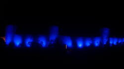 Le mura del Castello di Monteriggioni sono state illuminate di blu