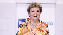 Mara Maionchi, ospite a Stasera tutto &egrave; possibile da Stefano De Martino su Rai 2, marted&igrave; 4 febbraio: dai tradimenti del marito alla malattia