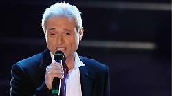 Amedeo Minghi, ospite stasera in tv sabato 8 febbraio su Rai 1 a Ora o mai più: dal successo al Festival di Sanremo alla tragedia della moglie