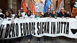Beko Siena, per gli operai indennità di disoccupazione e stabilità