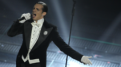 Sanremo 2025, Achille Lauro nostalgico in Dolce & Gabbana: l'omaggio a Rodolfo Valentino e cosa aspettarsi dai look delle prossime serate