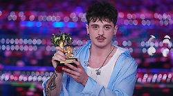 Sanremo 2025, lo strano legame tra Olly e l'Empire State Building: arrivano le congratulazioni per la vittoria dall'account ufficiale del grattacielo 