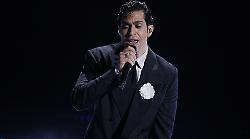 Mahmood ospite stasera in tv a C'&egrave; posta per te, sabato 22 febbraio: dal successo con Sanremo al rapporto con i genitori