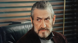 Rocco Schiavone stasera in tv mercoledì 26 febbraio su Rai 2: ecco le anticipazioni del secondo episodio e il motivo della voce spezzata di Marco Giallini