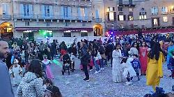 Carnevale, giovedì grasso in piazza del Campo a Siena. Il video