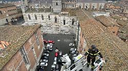 Esercitazione dei vigili del fuoco al Duomo