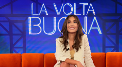 La Volta Buona stasera in tv venerd&igrave; 28 febbraio su Rai 1: Caterina Balivo ospiter&agrave; l'attore&nbsp;Massimo Ghini e i Twin Violins, il duo che ha incantato Sanremo