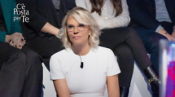 Gigi D'Alessio e Romelu Lukaku ospiti a C'è posta per te stasera in tv sabato 1 marzo: anticipazioni della nuova puntata con Maria De Filippi