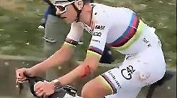 Strade Bianche: dopo la caduta Pogacar a San Miniato ha già riconquistato la vetta della corsa. Il video