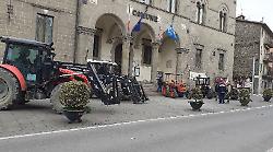 Protestano gli agricoltori, parte il corteo dei trattori