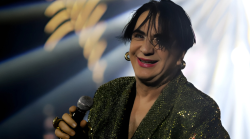 Ivan Cattaneo ospite oggi in tv martedì 18 marzo su Rai 1 da Caterina Balivo: dall'esperienza nell'ospedale psichiatrico all'inizio della sua carriera