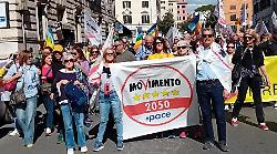 Oltre cento senesi al corteo a Roma per dire no al riarmo