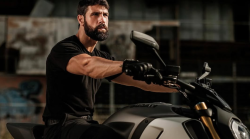 Gilles Rocca ospite oggi in tv su Rai 1 da Caterina Balivo a La Volta Buona: scopri il suo ultimo personaggio nel film L&rsquo;Ultima Sfida 