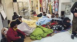 Migranti, il rischio del ritorno a dormire nei parcheggi è dietro l'angolo