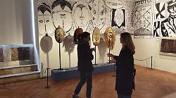 L’arte di Pratt illumina le Papesse: a distanza di 20 anni Siena torna a ospitare una mostra dedicata all'ideatore di Corto Maltese