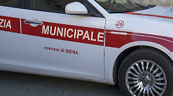 Furto d'auto in pieno centro: giovane denunciato dalla Polizia Locale