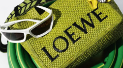 Loewe è (di nuovo) il brand di moda più desiderato al mondo. Ecco tutti gli elementi che l'hanno reso virale