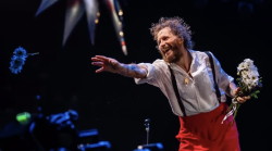 Jovanotti e il trailer di un grande film di successo: il PalaJova Tour 2025. L'inesauribile Lorenzo tra record e nuovi progetti