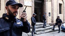 Collanina strappata alla fermata dell'autobus, minore  in comunità