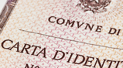 Dal 3 agosto la carta d’identità cartacea va in pensione: tutto quello che c’è da sapere